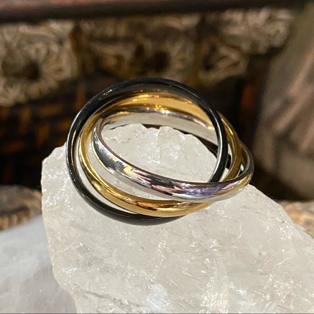 Tri Color Interlock Stainless Steel Ring Size 6 - Picture 2 of 7